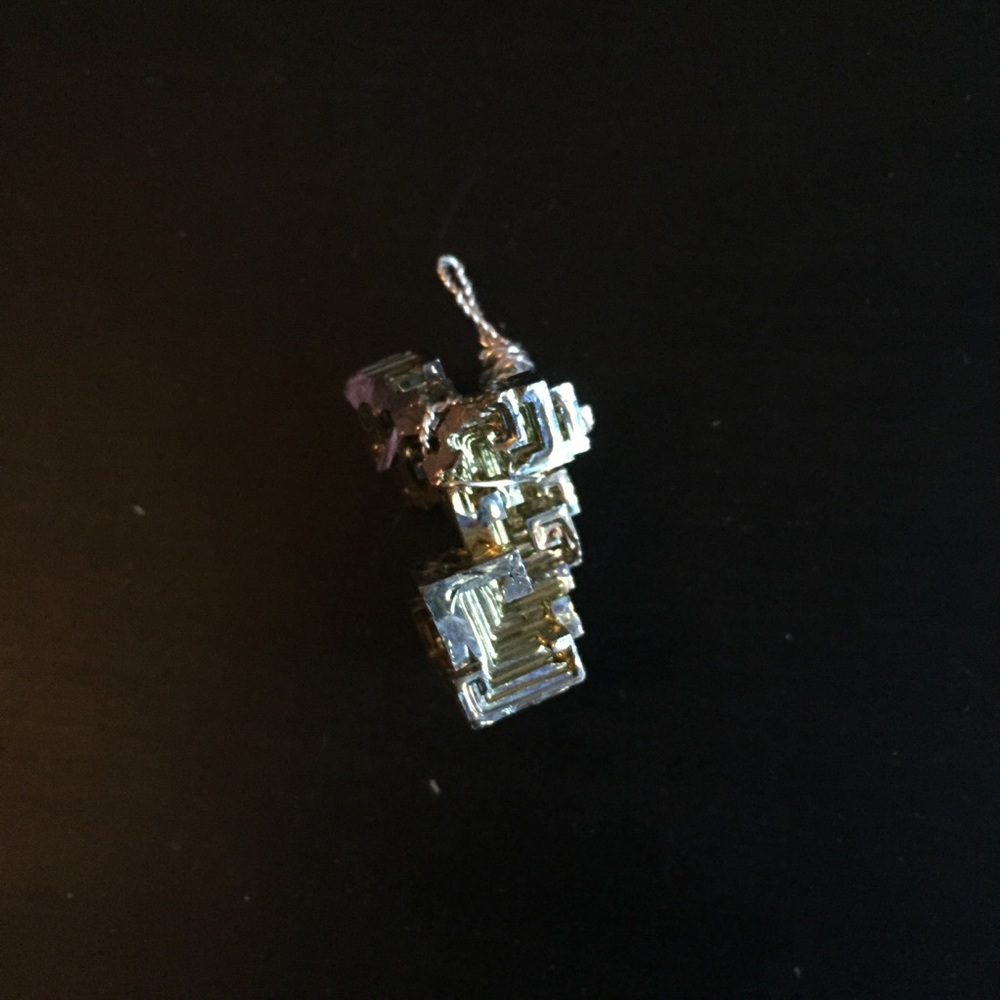 3/$20 ⚡️ Bismuth wire wrapped pendant